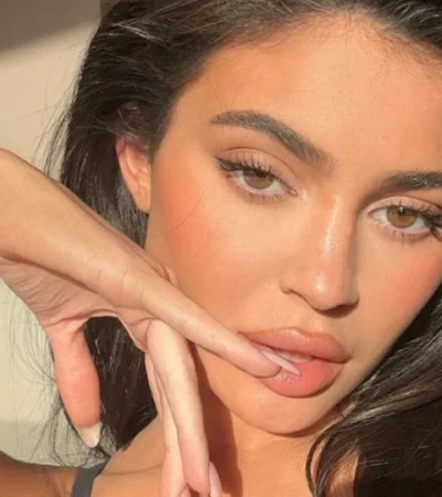 kylie jenner eyes